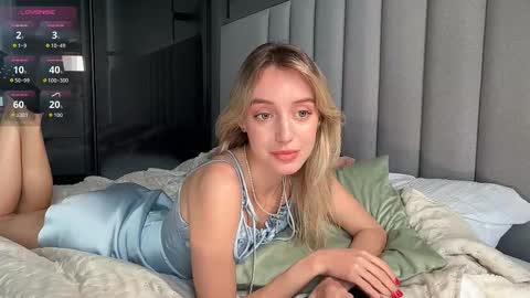 Snapshot of sophiebelll chatting on October 4, 2025, 11:41 am sophiebelll online show from October 4, 2025, 11:41 am