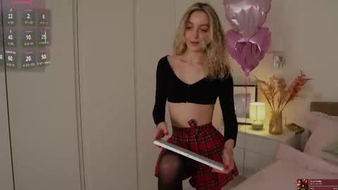 sophiebelll online show from March 14, 2026, 11:37 am