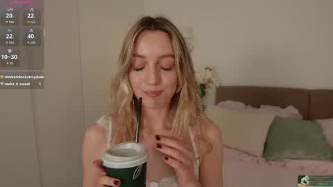 Snapshot of sophiebelll chatting on June 6, 2026, 11:26 am sophiebelll online show from June 6, 2026, 11:26 am