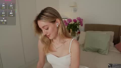 Snapshot of sophiebelll chatting on June 12, 2026, 9:19 am sophiebelll online show from June 12, 2026, 9:19 am