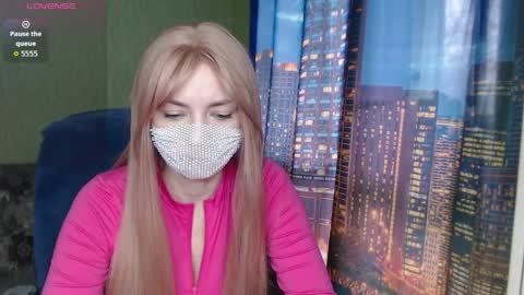 Snapshot of sophieblackwood chatting on April 3, 2026, 8:12 am Sophie online show from April 3, 2026, 8:12 am
