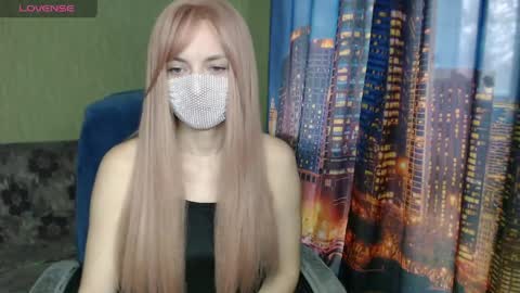 Snapshot of sophieblackwood chatting on April 18, 2026, 9:13 am Sophie online show from April 18, 2026, 9:13 am