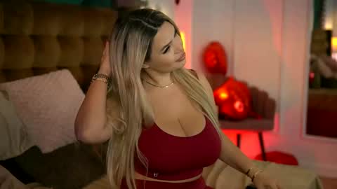 Snapshot of sophieboobsx chatting on September 19, 2025, 5:20 am Sophie online show from September 19, 2025, 5:20 am