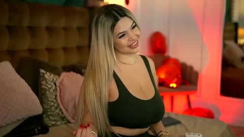 Snapshot of sophieboobsx chatting on September 23, 2025, 4:48 am Sophie online show from September 23, 2025, 4:48 am