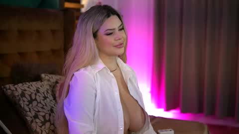 Snapshot of sophieboobsx chatting on November 22, 2025, 7:07 am Sophie online show from November 22, 2025, 7:07 am