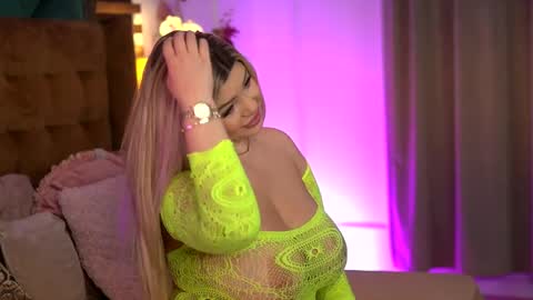 Sophie online show from May 15, 2026, 5:47 am