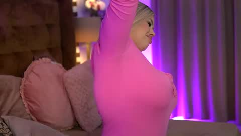 Sophie online show from May 16, 2026, 5:26 am