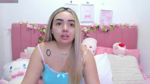 Snapshot of sophiee_rosee chatting on May 13, 2026, 10:49 pm sophiee rosee online show from May 13, 2026, 10:49 pm