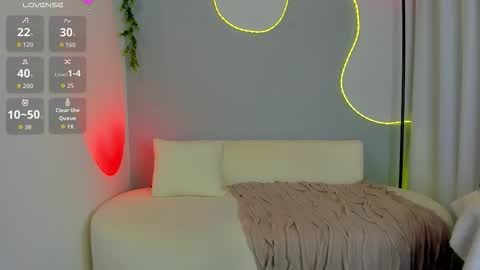 Snapshot of sophiee_s chatting on December 2, 2025, 10:05 pm Sophie online show from December 2, 2025, 10:05 pm