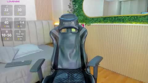 Sofa  online show from February 22, 2026, 8:07 pm