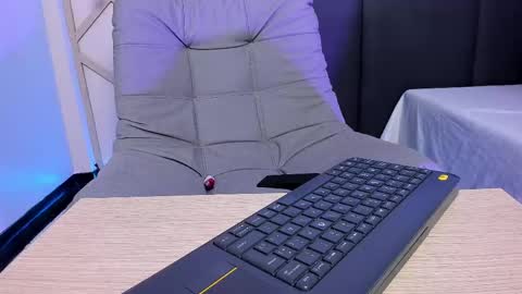 Snapshot of sophieharris__ chatting on February 12, 2025, 12:48 am sophieharris__ online show from February 12, 2025, 12:48 am