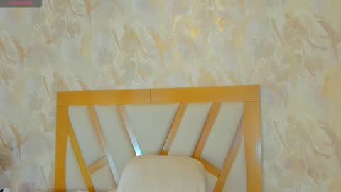 Sophie online show from December 18, 2025, 12:33 pm