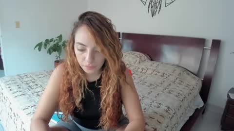 Snapshot of sophielatina chatting on December 11, 2024, 10:16 pm Sophia online show from December 11, 2024, 10:16 pm