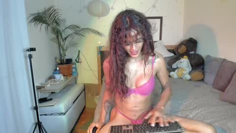 Snapshot of sophielondono21 chatting on January 20, 2025, 10:37 pm SofiTrans21 online show from January 20, 2025, 10:37 pm