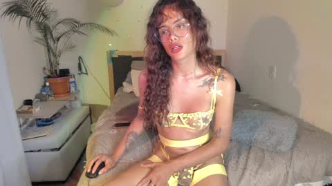 Snapshot of sophielondono21 chatting on January 23, 2025, 12:35 am SofiTrans21 online show from January 23, 2025, 12:35 am