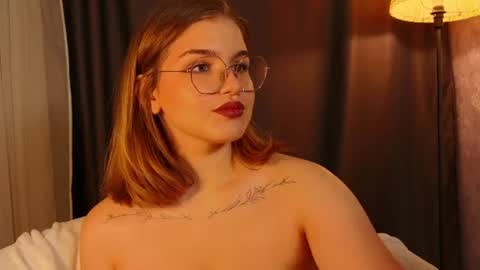Snapshot of sophiemure chatting on July 4, 2026, 8:26 pm Sophie online show from July 4, 2026, 8:26 pm