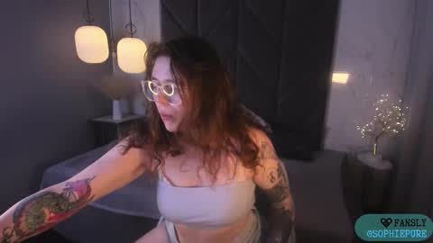 Sophie online show from October 14, 2025, 9:04 pm