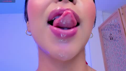 sophierooy online show from December 22, 2024, 5:21 pm