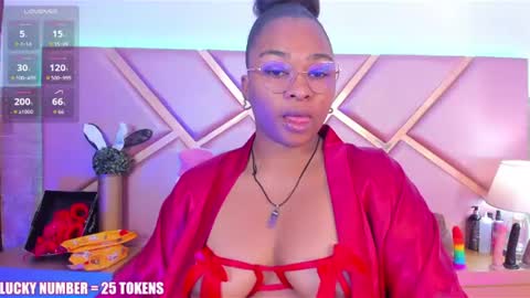 Snapshot of sophiesinclair chatting on July 29, 2026, 12:03 pm Sophie online show from July 29, 2026, 12:03 pm