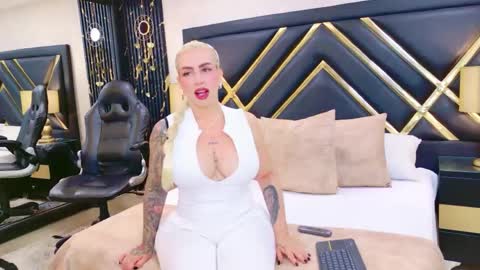 SophieWinslow online show from May 1, 2026, 12:10 pm