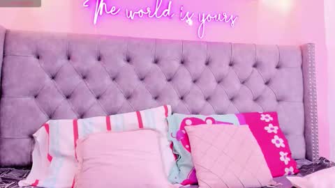 Sophii  online show from October 18, 2025, 12:28 pm