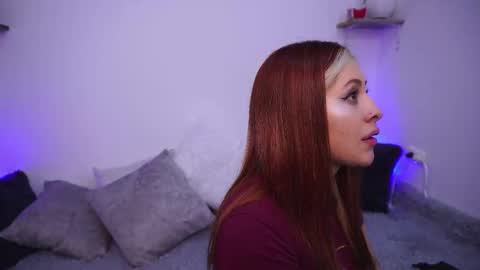 Snapshot of sophiiecums chatting on September 18, 2025, 12:29 pm Sophiie online show from September 18, 2025, 12:29 pm