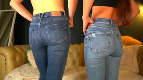 Sophydiva online show from November 26, 2025, 4:24 am