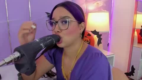 Snapshot of sophyruiz_ chatting on October 18, 2025, 12:06 pm Sophy online show from October 18, 2025, 12:06 pm