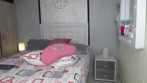 Snapshot of sopphiefox chatting on December 18, 2024, 6:57 pm Sofia online show from December 18, 2024, 6:57 pm