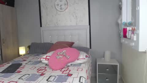 Snapshot of sopphiefox chatting on December 19, 2024, 1:39 am Sofia online show from December 19, 2024, 1:39 am