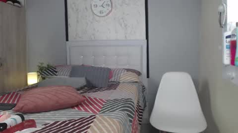 Snapshot of sopphiefox chatting on February 18, 2025, 10:14 pm Sofia online show from February 18, 2025, 10:14 pm