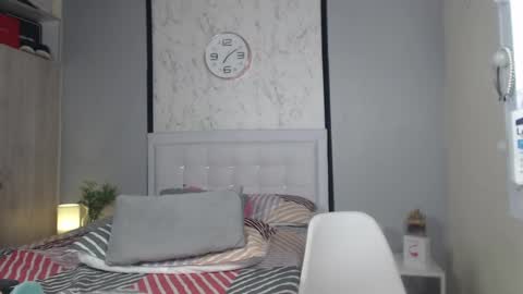 Snapshot of sopphiefox chatting on February 19, 2025, 1:18 am Sofia online show from February 19, 2025, 1:18 am