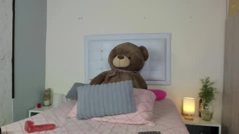 Snapshot of sopphiefox chatting on October 3, 2025, 9:01 pm Sofia online show from October 3, 2025, 9:01 pm