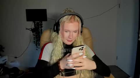 soska_albinosk online show from December 16, 2025, 8:25 pm