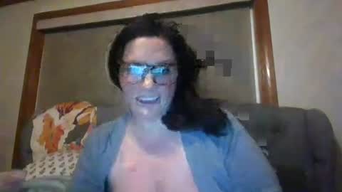 Snapshot of sotamom chatting on January 2, 2025, 12:45 am NaughtyMommy online show from January 2, 2025, 12:45 am