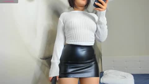 Mia online show from March 9, 2025, 9:25 pm