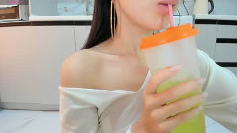 Mia online show from July 29, 2026, 9:18 am