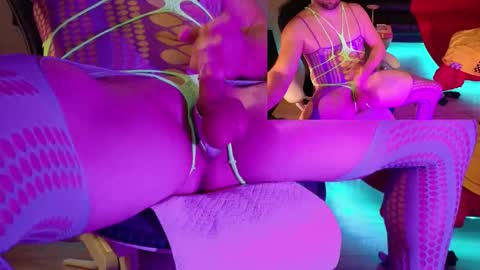 Snapshot of soundingslutslave chatting on November 9, 2025, 6:33 am soundingslutslave online show from November 9, 2025, 6:33 am