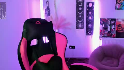 Snapshot of sour_cherry_ chatting on June 17, 2026, 11:56 am Jennie online show from June 17, 2026, 11:56 am