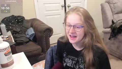 Snapshot of southerbunny chatting on December 15, 2025, 8:51 am Bunnydathug online show from December 15, 2025, 8:51 am