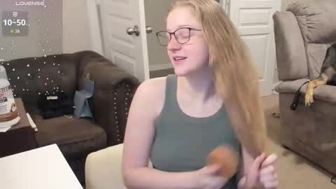 Snapshot of southerbunny chatting on December 17, 2025, 9:59 am Bunnydathug online show from December 17, 2025, 9:59 am