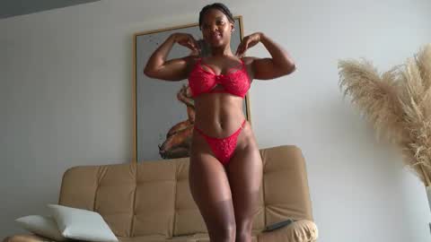 Snapshot of sow_fitt chatting on November 12, 2025, 12:05 pm sow_fitt online show from November 12, 2025, 12:05 pm