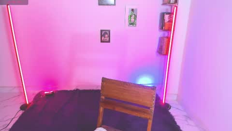 Independent Model Merly online show from June 16, 2026, 3:09 am