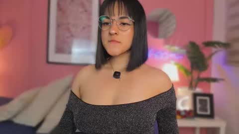 Snapshot of soysaraa_ chatting on December 2, 2025, 5:35 am Aleja online show from December 2, 2025, 5:35 am