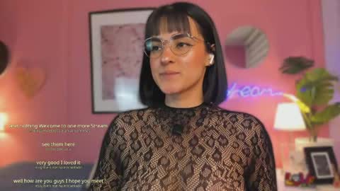 Snapshot of soysaraa_ chatting on May 6, 2026, 4:52 am Aleja online show from May 6, 2026, 4:52 am