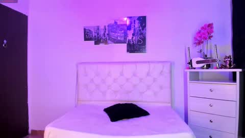      online show from October 3, 2025, 1:02 am