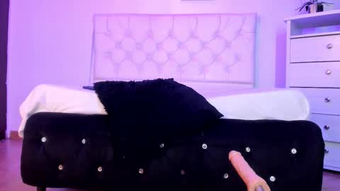      online show from October 5, 2025, 1:15 am