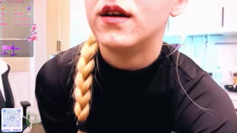 Snapshot of space_danger chatting on October 17, 2025, 10:01 pm space danger online show from October 17, 2025, 10:01 pm