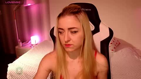 Snapshot of space_danger chatting on December 22, 2025, 4:42 am space danger online show from December 22, 2025, 4:42 am