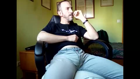 Snapshot of spanishharddick chatting on May 11, 2026, 4:04 pm Manu online show from May 11, 2026, 4:04 pm
